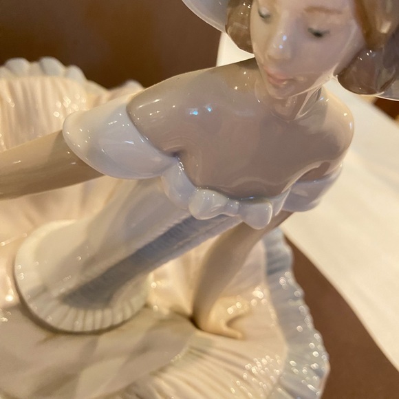 NAO PORCELAIN FIGURINE - Picture 2 of 6